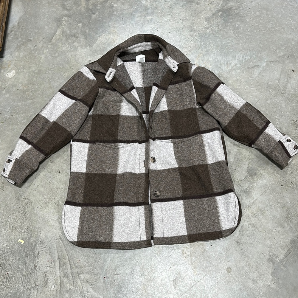 H&M brown n white checkered shacket /‎ Size M / Q-65